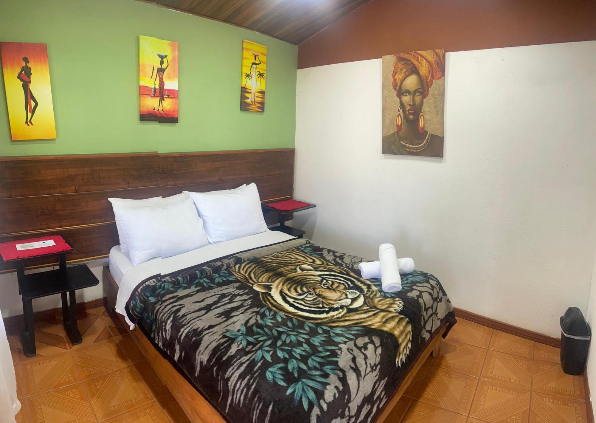 Cabinas Vista Al Golffo Monteverde ภายนอก รูปภาพ